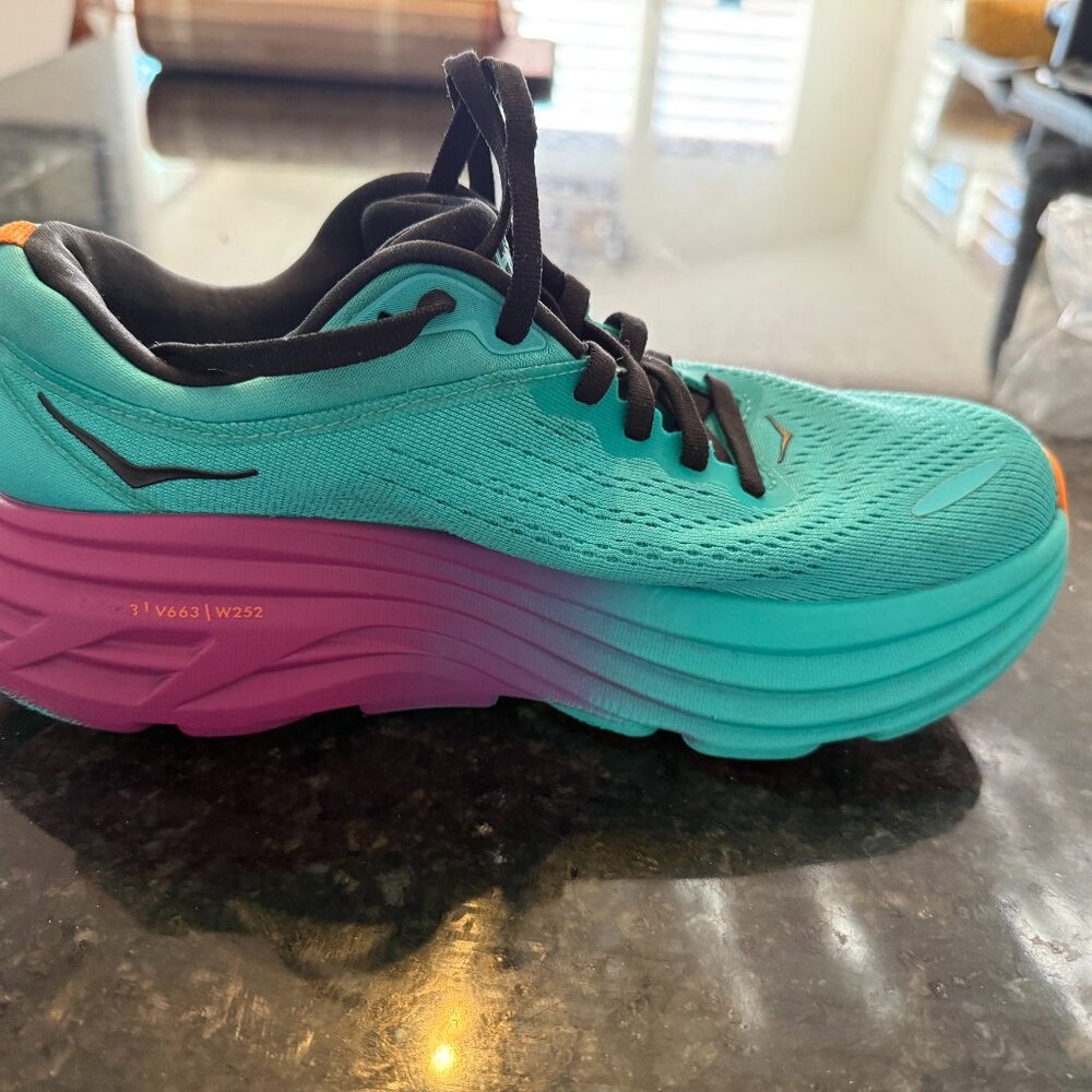 Hoka Women’s Bondi 8 Running Shoes – Size 6